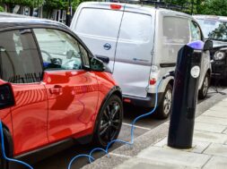 electrical-cars-using-public-london-chargers-on-pavement