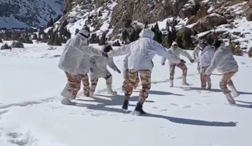 બર્ફીલા પહાડ પર ITBP ના જવાનોએ કંઈક આ રીતે રમી કબડ્ડી,જુઓ વીડિયો