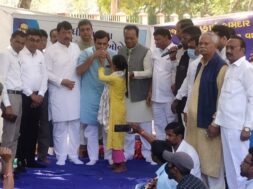 Gandhinagar, cleaning workers agitation, congress support-1