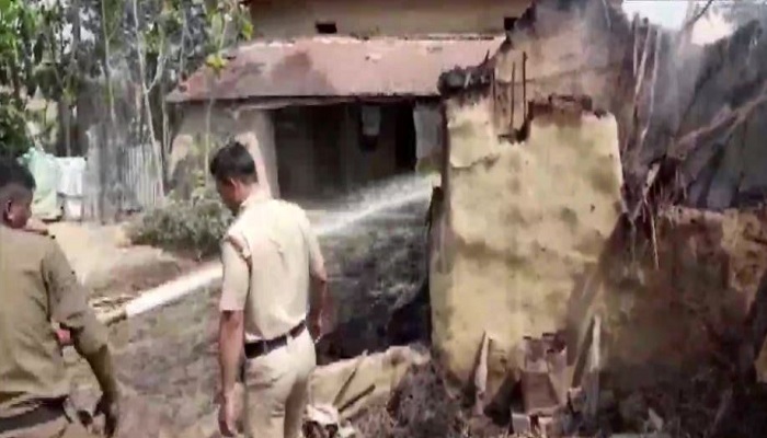 પશ્ચિમ બંગાળઃ TMCના નેતાની હત્યા બાદ ટોળાએ 12 જેટલા મકાનોને આગચાંપી, 10ના મોત