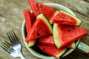 foods-high-in-water-to-avoid-dehydration-03-watermelon-722×406