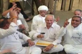 gujarat assembly premises, congress MLAs protest-1