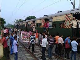 ભારત બંધ- પશ્વિમ બંગાળમાં રસ્તાઓ પર ઉતર્યા પ્રદર્શનકારો, રેલ્વે સ્ટેશન પર ટ્રેન અટકાવી