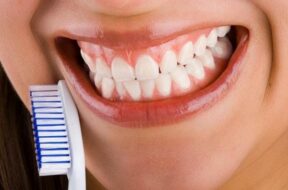 img_how_to_cure_gingivitis_using_homemade_remedies_920_600
