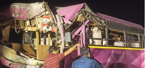 મથુરામાં યમુના એક્સપ્રેસ વે પર યાત્રીઓથી ભરેલી બસ અને ટ્રક વચ્ચે ગમખ્વાર અકસ્માત- 3 નો મોત,40થી વધુ ઘાયલ