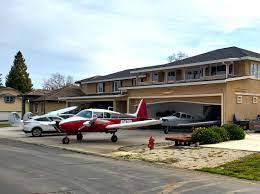 આ છે વિશ્વનું એવું શહેર જ્યાં દરેક લોકો પાસે પોતાનું પર્સનલ પ્લેન, માર્કેટથી લઈને ઓફીસ પણ જાય છે વિમાનમાં