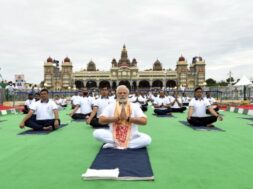 PM Modi yoga Revoi.in