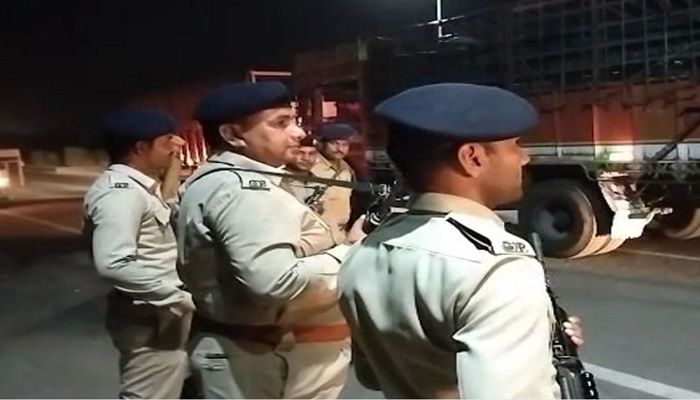 આતંકી હુમલાની દહેશતને લીધે ગુજરાત-રાજસ્થાનની બોર્ડર પર હથિયારધારી પોલીસનો બંદોબસ્ત