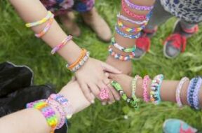 friendship-bands_1500_thinkstockphotos-517521389