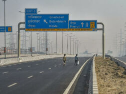 new-delhi-delhi-meerut-expressway-wears-a-deserted-look-near-ghazipur-border-du-