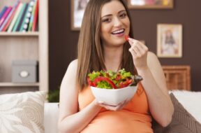 pregnant_woman_eating