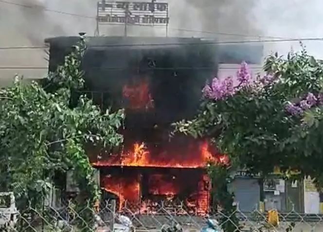 મધ્યપ્રદેશ:જબલપુરની હોસ્પિટલમાં ભીષણ આગ લાગતા નાસભાગ,અત્યાર સુધીમાં આઠ દર્દીઓના મોત