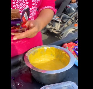 વાયરલ વીડિયોઃ- ચોકલેટને બેસનમાં બોળીને  પકોડા બનાવાનો વીડિયો વાયરલ, જોઈને લોકોએ કહ્યું હવે તો હદ થઈ