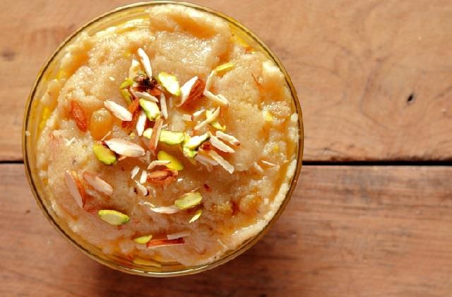Navratri Special:વ્રતમાં કંઈક મીઠું ખાવાની ઈચ્છા છે તો બનાવો કાચા કેળાનો હલવો