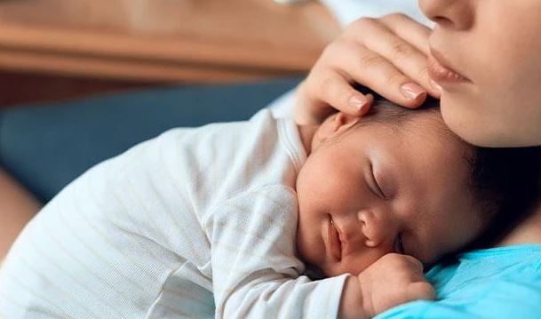 બાળકો જ્યારે ઊંઘમાં હસે ત્યારે તેને શું સમજવું? આ છે તેનું કારણ