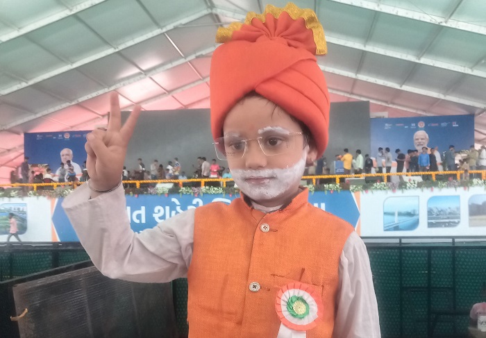 PM મોદીના ગુજરાત પ્રવાસમાં સુરતનો ‘જુનિયર મોદી’ ઋષિ આકર્ષણનો કેન્દ્ર બન્યો