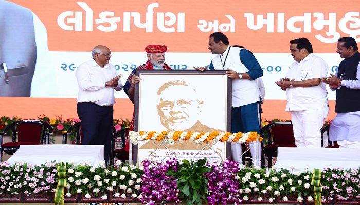 ભાવનગરમાં PM મોદીનું  વિશ્વના શ્રેષ્ઠ ઘઉં ‘લોક-1’નાં દાણાથી બનાવેલી સ્મૃતિછબીથી સ્વાગત કરાયું