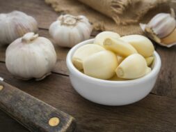 bulbs-and-bowl-of-garlic