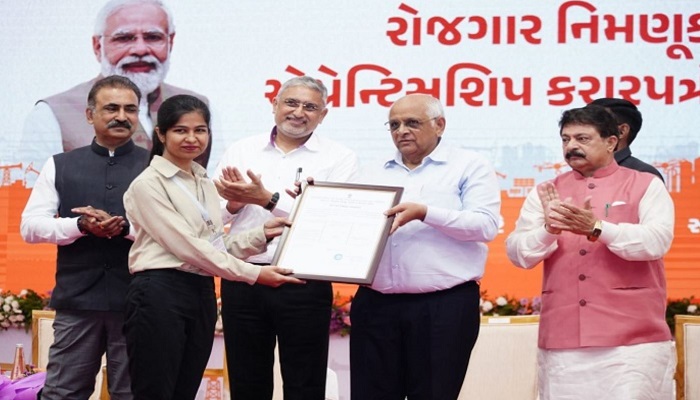 રાજ્યમાં નવરાત્રિના પ્રથમ દિવસે 1.49 લાખ યુવાનોને રોજગાર નિમણૂંક પત્રો એનાયત કરાયા