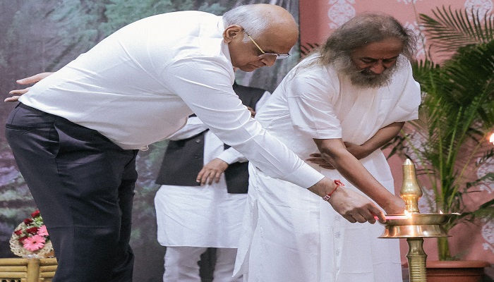 ગુજરાતમાં આર્ટ ઓફ લિવીંગ સંસ્થા દ્વારા 1000 કરોડ વૃક્ષો વાવીને માવજતથી ઉછેરાશે