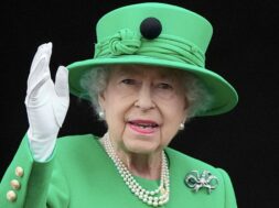 f6a04be_queen-elizabeth-reuters-1200_625x300_12_June_22