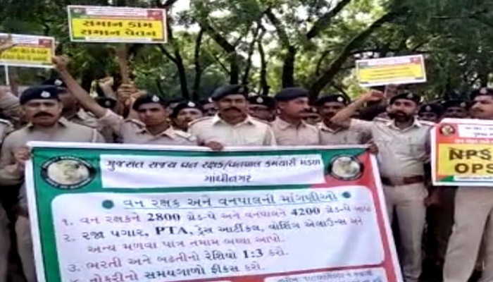ગુજરાતના વન કર્મચારીઓની બે માંગણીઓ સરકારે સ્વીકારી લેતા હડતાળ પાછી ખેંચાઈ