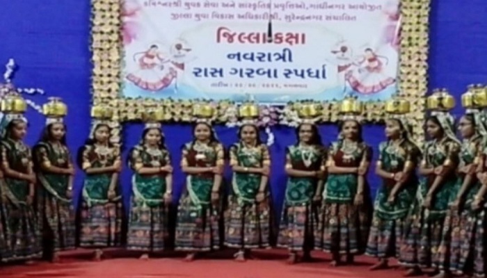 સુરેન્દ્રનગરમાં જિલ્લા કક્ષાની નવરાત્રિ રાસ-ગરબા સ્પર્ધામાં 200થી વધુ સ્પર્ધકોએ ભાગ લીધો