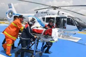 1364570-helicopter-ambulance