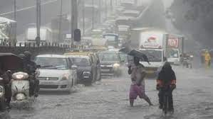 દિલ્હીમાં વરસાદનો કહેર યતાવત – 53 વર્ષનો રેકોર્ડ બ્રેક થયો, તાપમાનમાં નોંધાયો ભારે ઘટાડો