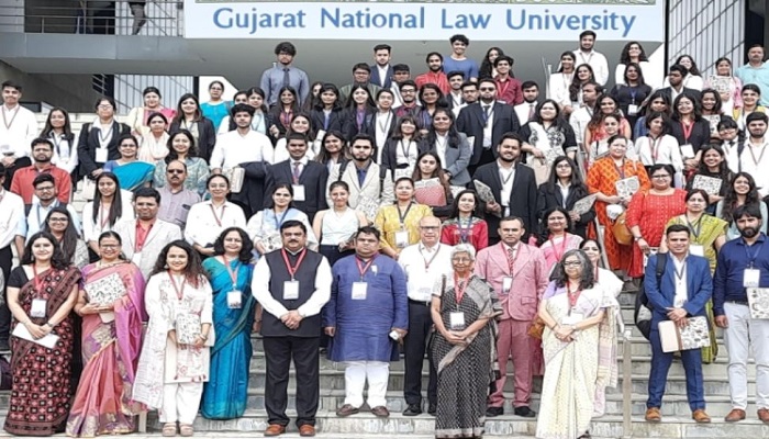 ગુજરાત લેશનલ લો યુનિવર્સિટી દ્વારા રાઈટ ટુ એજ્યુકેશનના કાયદા સંદર્ભે કોન્કલેવ યોજાઈ