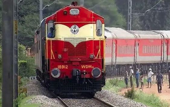 ભારતીય રેલવેની 130 મેલ-એક્સપ્રેસ ટ્રેનને સુપરફાસ્ટનો દરજ્જો અપાયો