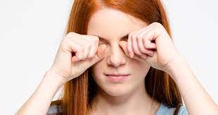 એર પોલ્યુશનના કારણે આંખોમાં બળતરા થાય છે, તો તરત અપનાવો આ ઘરેલું નુસ્ખાઓ