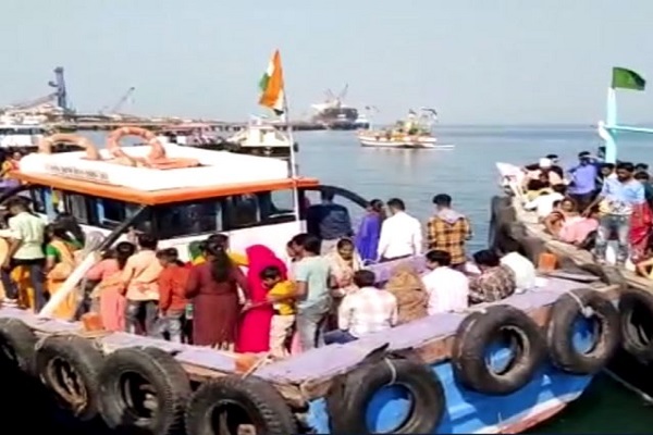નાતાલની રજાઓને લીધે દ્વારકામાં પ્રવાસીઓ ઉમટી પડ્યાં, હોટલો, ધર્મશાળાઓ હાઉસફુલ