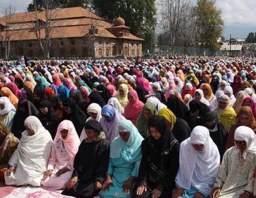 જામા મસ્જિદમાં મહિલાઓના પ્રવેશ પ્રતિબંધ પર દિલ્હી મહિલા આયોગની ઇમામને નોટિસ, પ્રતિબંધ હટાવાયાની ચર્ચા
