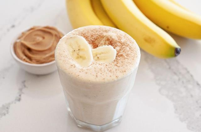 આખો દિવસ રહેશો ઉર્જાવાન,સવારે બનાવીને પીવો Peanut Banana Smoothie