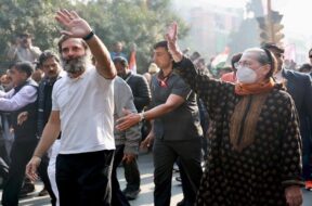 RAHUL AND SONIA REVOI.IN