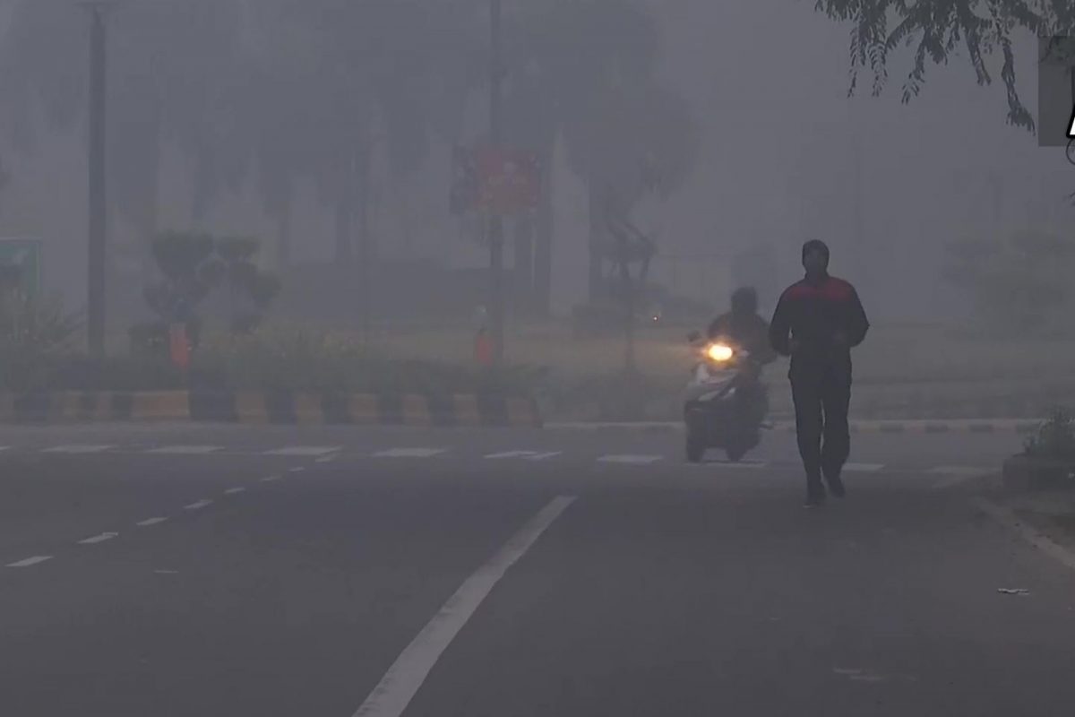 દિલ્હી-એનસીઆરના ઘણા વિસ્તારોમાં ગાઢ ધુમ્મસ છવાયું,નવા વર્ષથી ઠંડીમાં થશે વધારો