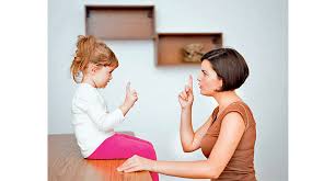 દરેક માતા-પિતાએ બાળકો સામે બોલવામાં રાખવું જોઈએ ધ્યાન, પડી શકે છે બાળક પર ખરાબ અસર