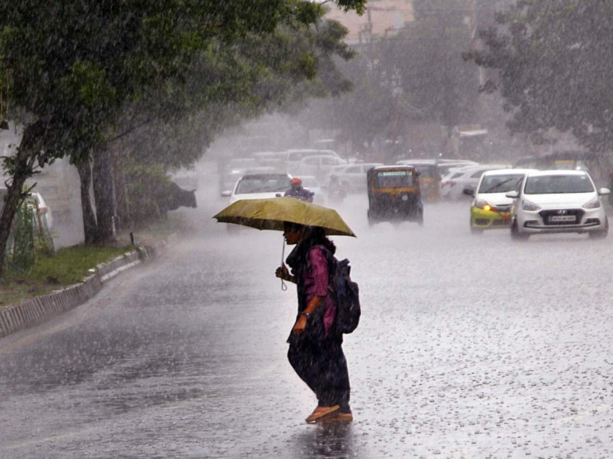 અમદાવાદ અને ગાંધીનગરમાં ધીમીધારે વરસાદ, સૌરાષ્ટ્રમાં મેઘમહેરને પગલે કેટલાક જળાશયો છલકાયાં