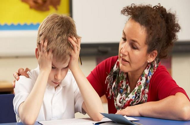 પરીક્ષાના કારણે બાળકો તણાવમાં આવી શકે છે,આ લક્ષણો દેખાવા પર માતા-પિતા ન કરે ઇગ્નોર
