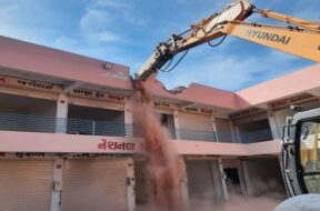 Juhapura, demolition-1