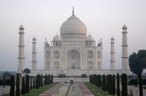 Taj_Mahal_in_India_-_Kristian_Bertel