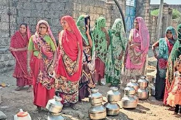 સૌરાષ્ટ્રમાં પાણીનો પોકાર, ગીર ગઢડા પંથકની મહિલાઓ શુદ્ધ પાણી માટે મારે છે વલખા