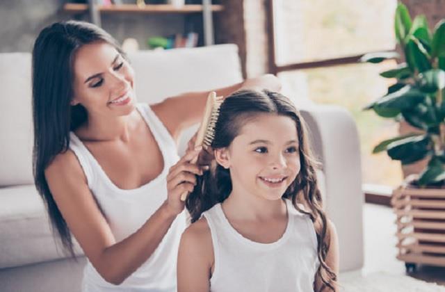બાળકોના શુષ્ક અને નિર્જીવ વાળથી પરેશાન છો તો આ રીતે કરો વાળની સંભાળ