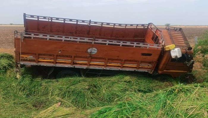 ભાવનગરના વલ્લભીપુર નજીક ટ્રકનું ટાયર ફાટતા સર્જાયો અકસ્માત, 6 શ્રમિકોના મોત, 8ને ઈજા