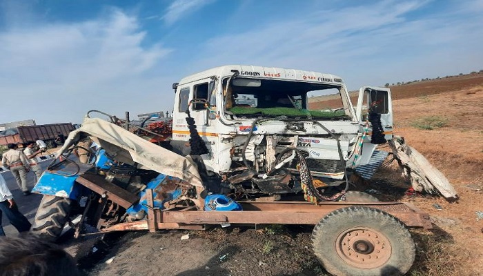 પાટડીના માલવણ હાઈવે પર ટ્રક – ટ્રેકટર વચ્ચે  અકસ્માત સર્જાતા બેનાં મોત, 15ને ઈજા