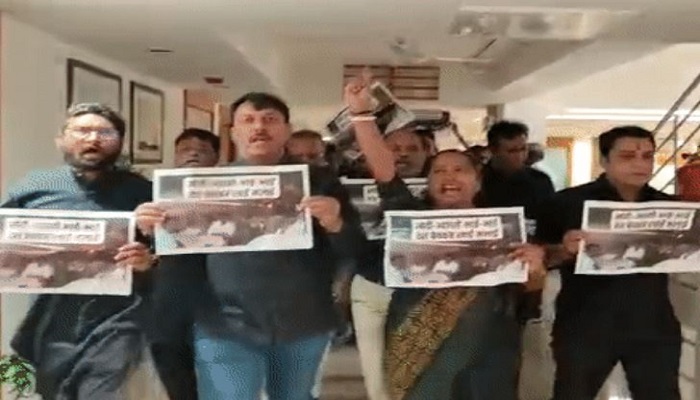 ગુજરાત વિધાનસભામાં કોંગ્રેસ દ્વારા રાહુલ ગાંધીના મુદ્દે હોબાળો કરાતા સત્ર સમાપ્તિ સુધી સસ્પેન્ડ