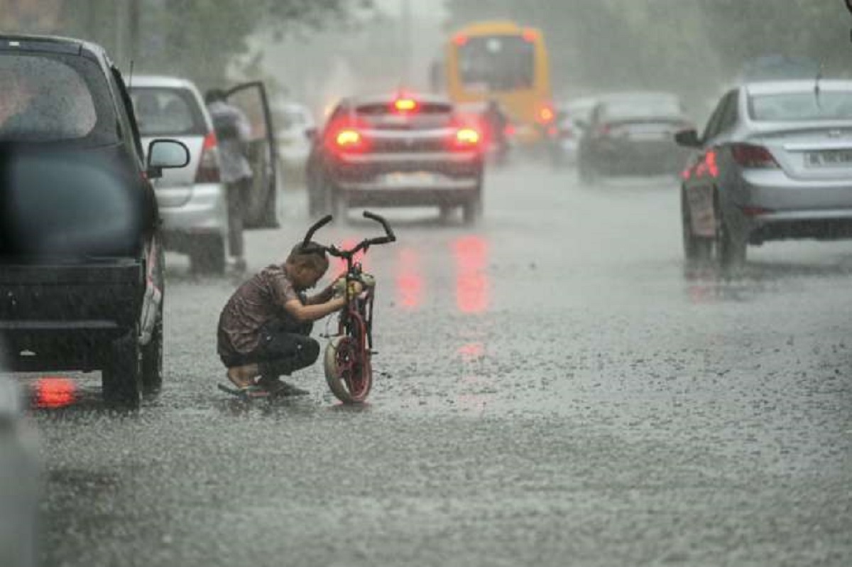 દિલ્હી-એનસીઆરમાં વરસાદ સાથે વાવાઝોડું,કરા પણ પડશે – હવામાન વિભાગે ઓરેન્જ એલર્ટ જાહેર કર્યું