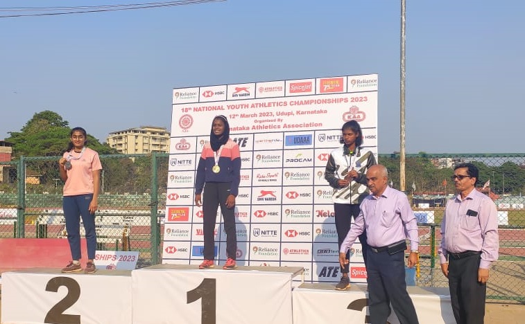 કર્ણાટકમાં નેશનલ યુથ એથ્લેટિક્સ ચેમ્પિયનશિપમાં ગુજરાતની દીકરી રમાણી કુમકુમે સિલ્વર મેડલ જીત્યો