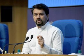 2023_4image_21_34_422400180anuragthakur-ll